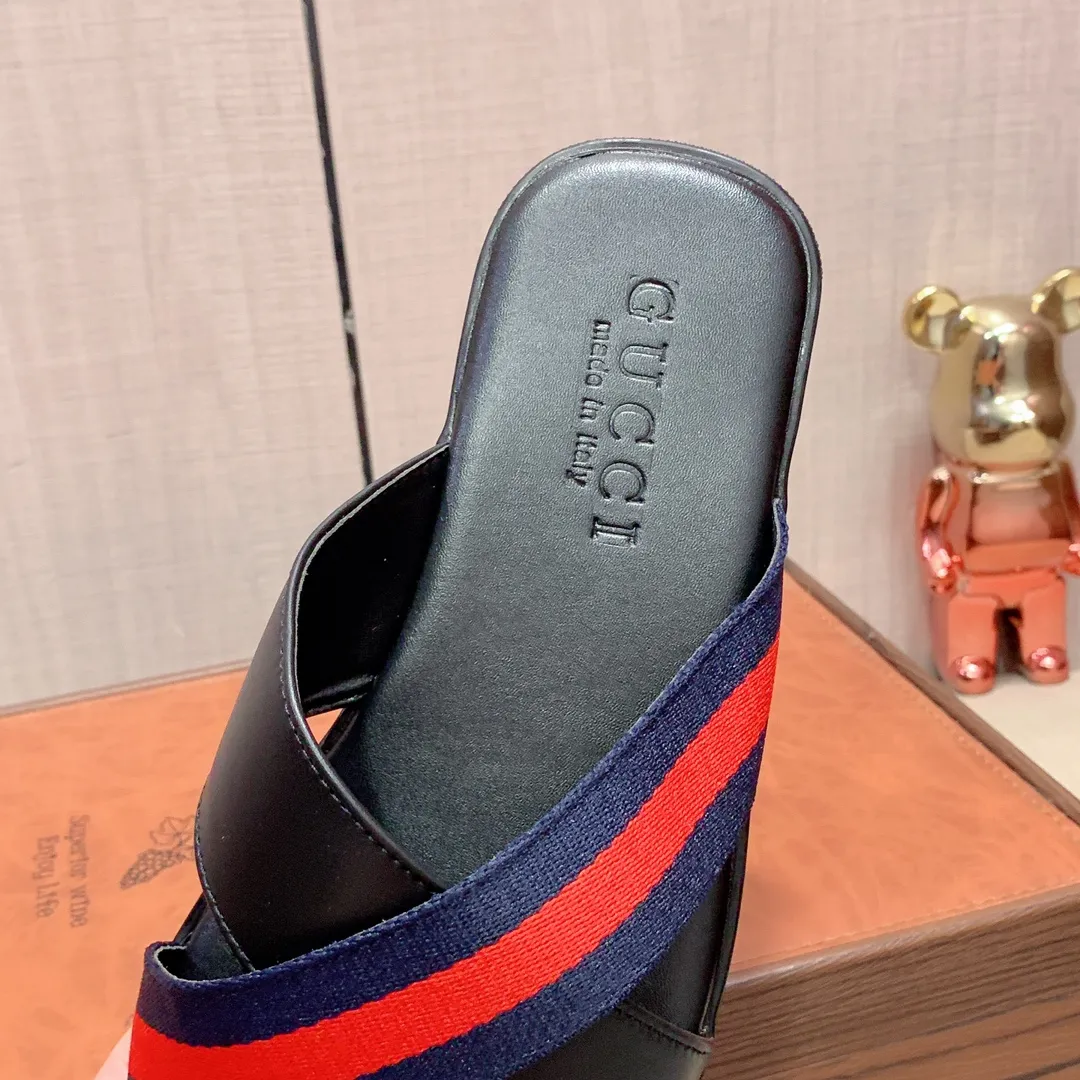 Slippers: New model: Factory price: 220💰💰🎩🎩🔥🔥《 Gucci* 》Series of slippers top purchasing agent🔍🔍Sold simultaneously for men, original Italian imported webbing made of selected cowhide, exquisite workmanship,), sole: (super comfortable) original factory special sole, ⚠️exclusive double-layer movable molded sole super comfortable⚠️, real shot🎬the real thing is more beautiful🔍🔍266 regular code 38-45